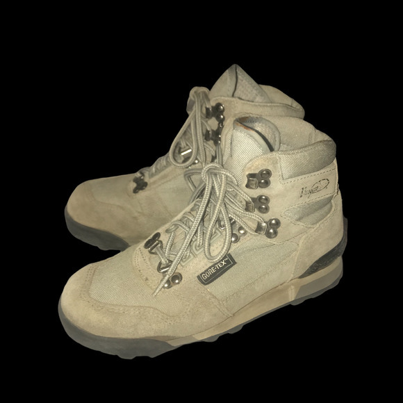 VASQUE SKYWALK WOMEN'S HIKING BOOTS - Picture 1 of 7